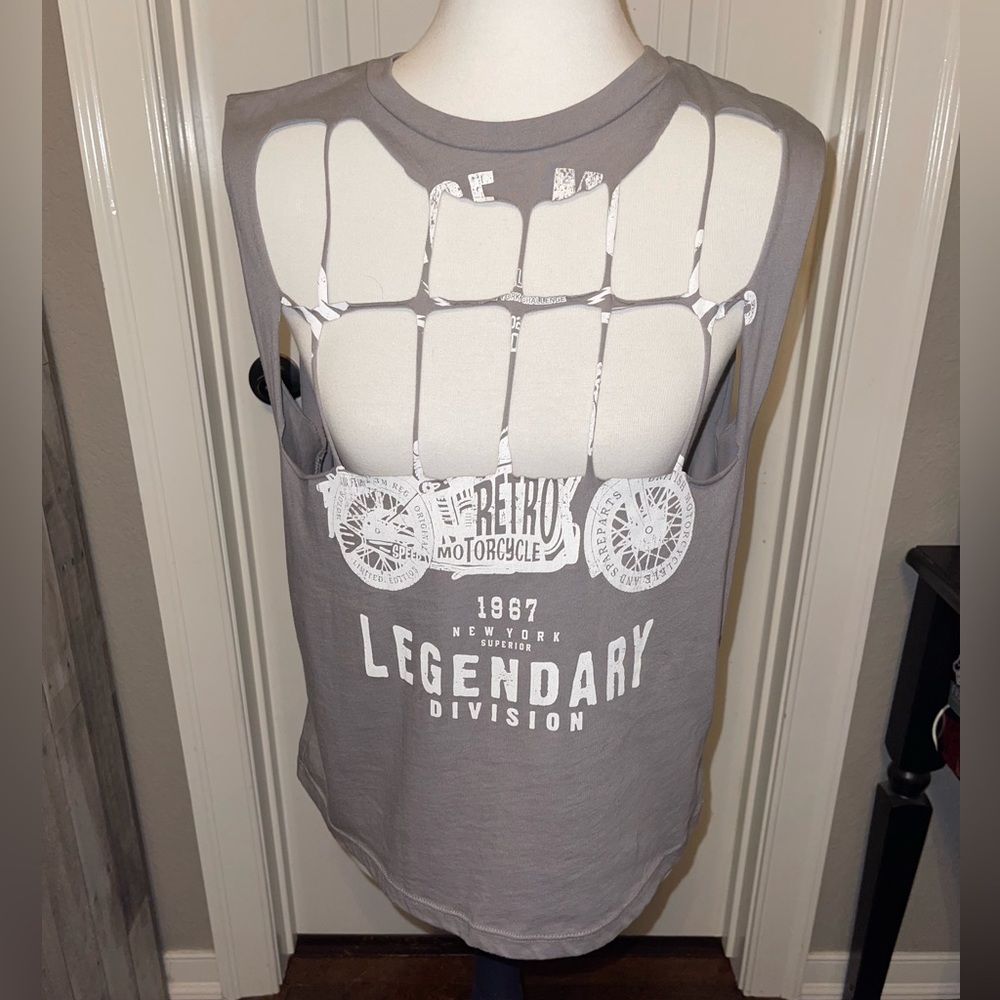 Gray cut out tank women’s size medium